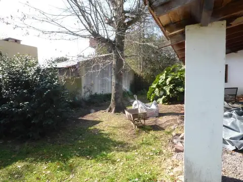 Casa en venta - 3 dormitorios 1 baño - 814.2mts2 - City Bell