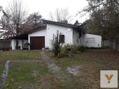 Casa en venta - 3 dormitorios 1 baño - 814.2mts2 - City Bell