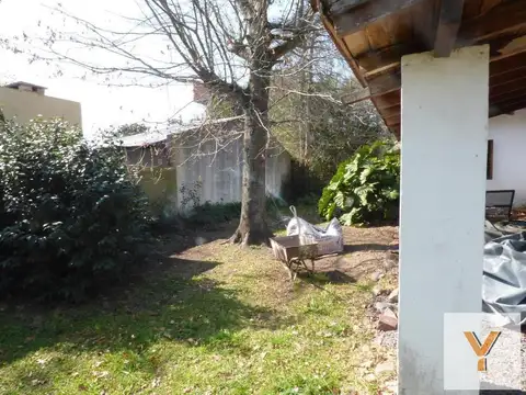 Casa en venta - 3 dormitorios 1 baño - 814.2mts2 - City Bell