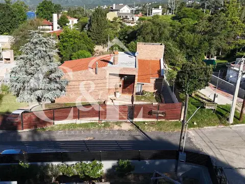 GRAN PROPIEDAD DE CASA PRINCIPAL 2 DOR. PISCINA Y DEPARTAMENTO EN VILLA DEL LAGO, VILLA CARLOS PAZ