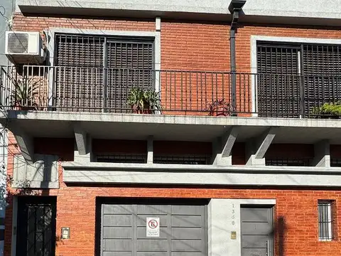 PH de 2 amb amplio con patio en pleno Lanús Este