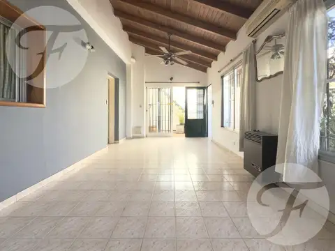 Casa en Venta con 4 cocheras