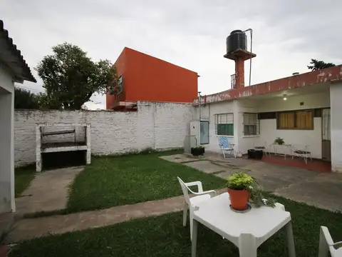 VENTA CASA 3 AMB C/COCHERA   PH 2 AMB   FONDO- ITUZAINGO- ACEPTA PERMUTA