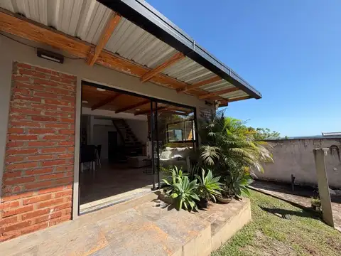 CASA EN ESQUINA, 3 DORMITORIOS, PISCINA – GARUPÁ, POSADAS