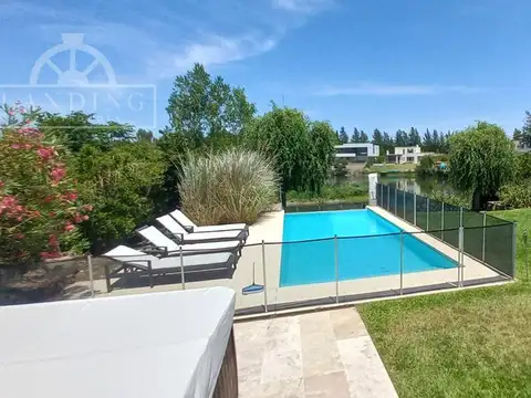Casa 6 ambientes con 5 baños