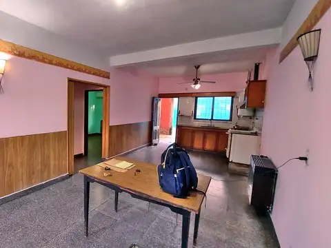 Casa en Alquiler con 3 cocheras