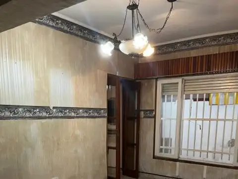 Casa 5 ambientes con 1 baño