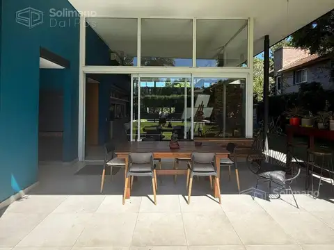 Casa en Venta con 3 cocheras
