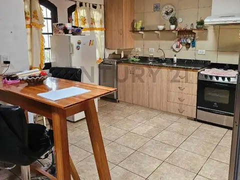 Casa 5 ambientes con 3 baños