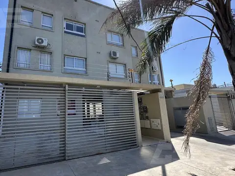 Departamento 2 ambientes con cochera y terraza- Ituzaingó Sur -