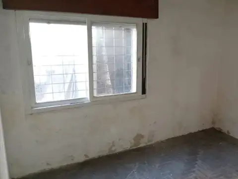 2 Dormitorios /cochera, Jardín y Patio (Lote Propio)