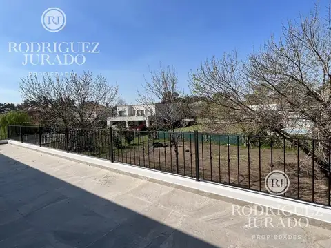 Casa 6 ambientes con 5 baños