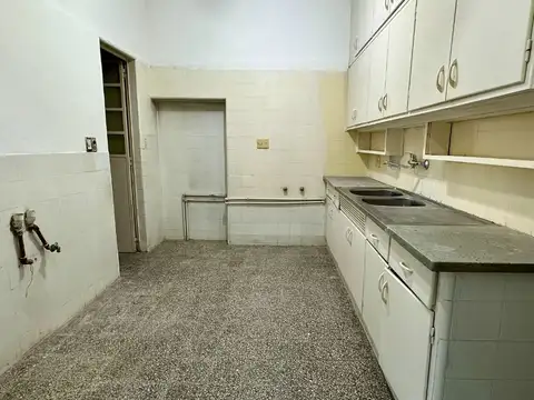 Departamento 6 ambientes con 2 baños