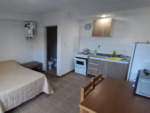 DPTO EN VENTA  MONOAMBIENTE AMOBLADO CON PATIO!