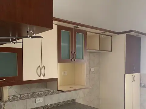 Casa 6 ambientes con 1 baño