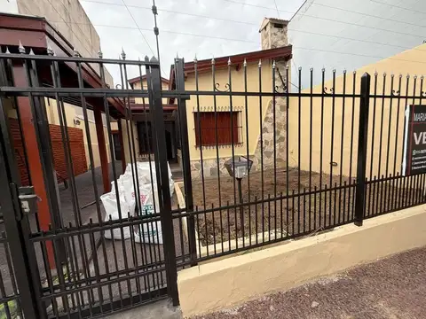Excelente Casa Muy Amplia Y Con Pileta