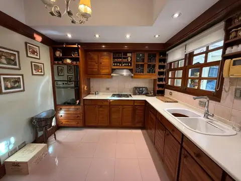 Casa en Venta con 2 cocheras