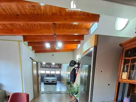Casa 10 ambientes con 2 baños