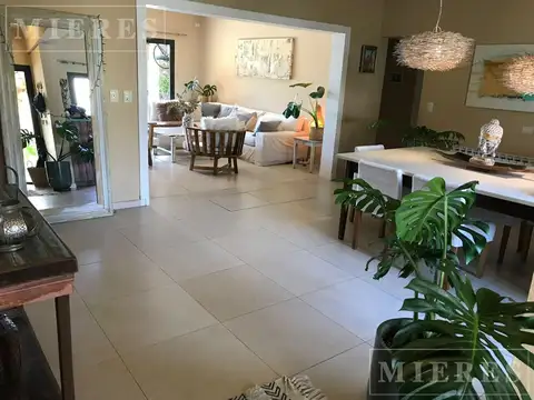 Casa en Alquiler Temporal con 2 cocheras