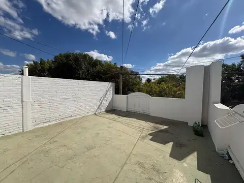 ALQUILER MONOAMBIENTE/CON TERRAZA AMPLIA