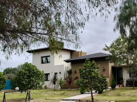 EXCLUSIVA CASA BARRIO TERRUÑOS ARAOZ 2
