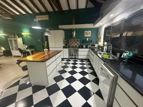 Casa 6 ambientes con 3 baños