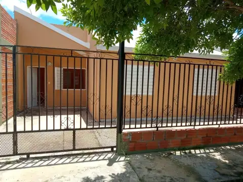 Casa 4 ambientes cochera fondo jardin Formosa Barrio Evita (APTO CREDITO)