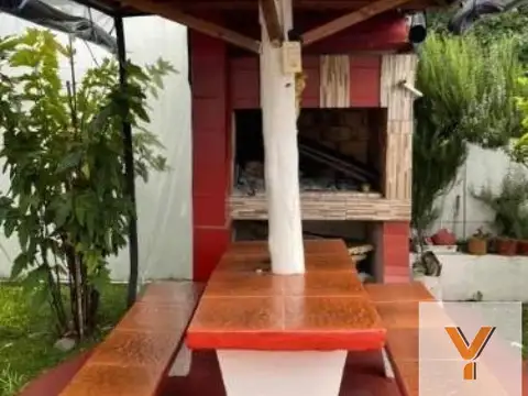Casa en venta - 2 Dormitorios 2 Baños - 300Mts2 - Berisso