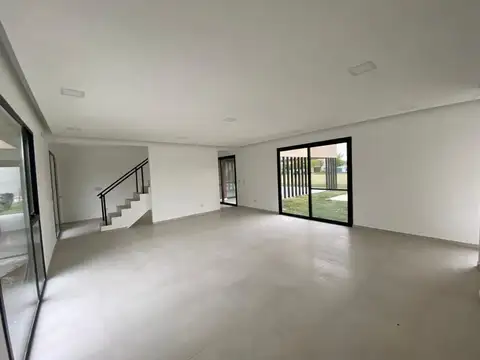 Casa 4 ambientes con 4 baños