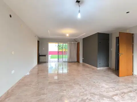Casa en Venta con 4 cocheras