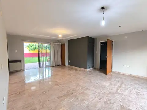 Casa 5 ambientes con 1 baño
