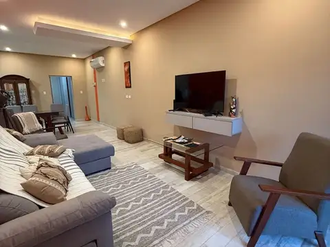 Casa 7 ambientes con 4 baños