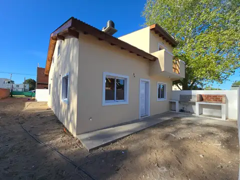 Casa 3 ambientes con 2 baños