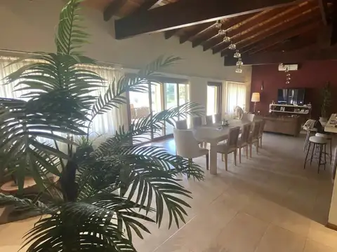 Venta de casa exclusiva en Estancia Smithfield