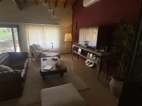 Casa 4 ambientes con 4 baños