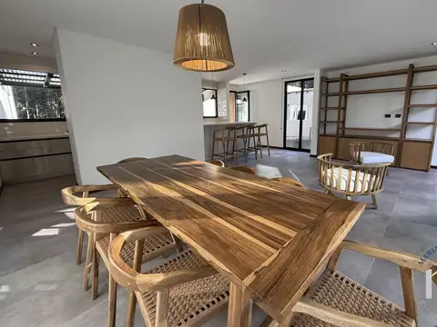 Casa 4 ambientes con 3 baños