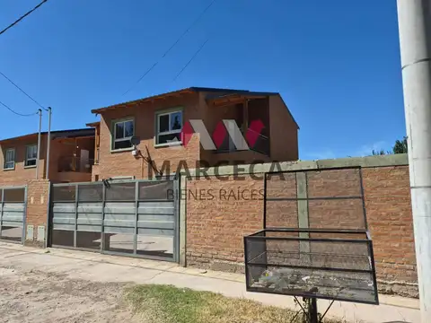 Duplex con amplio patio en Rincon del Valle, Centenario