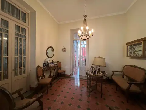 Casa 7 ambientes con 2 baños