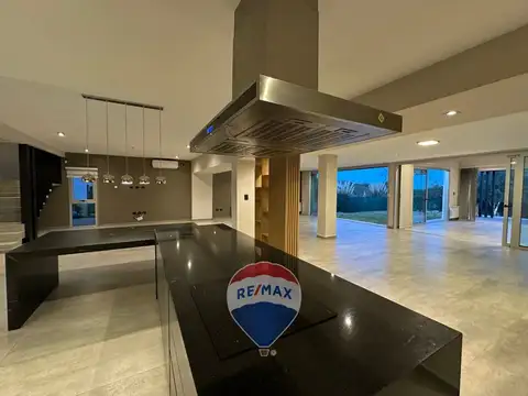 VENTA CASA DE CATEGORIA LA ARBOLADA HOLLYWOOD