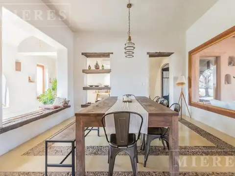 Casa en Alquiler con 2 cocheras