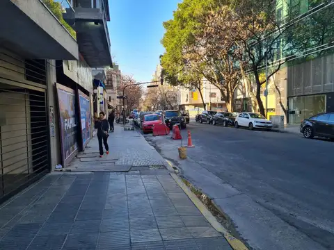 Cochera fija descubierta en edificio con control remoto!