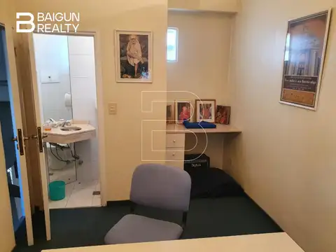Oficina 5 ambientes con 4 baños
