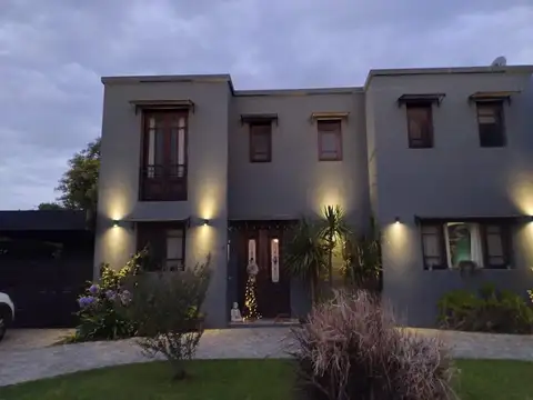 Casa en venta en Barrio San Lucas Village - Ingeniero Maschwitz - 3 dormitorios - jardín y pileta