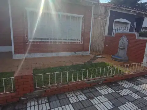 Casa 4 ambientes con 1 baño