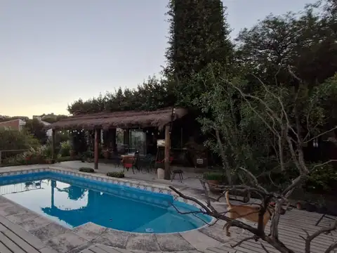 Casa en Venta con 2 cocheras