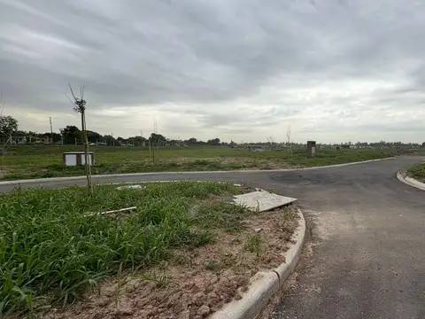 Lote interno en esquina en venta en San Pablo Chico/Pilar