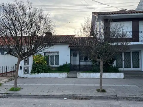 Venta casa 7 ambientes Villa Primera
