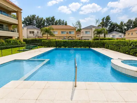 Casa en Alquiler con 1 cochera