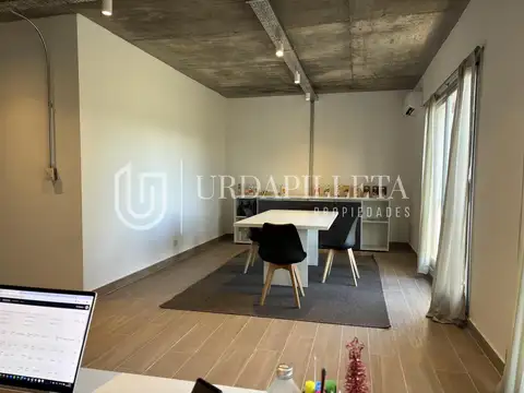 Oficina en venta en Pueblo Camaño - Pilar