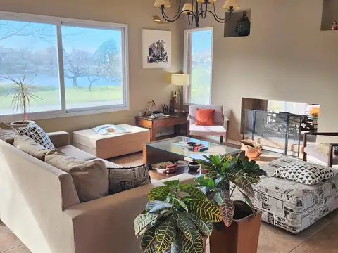 Casa en alquiler  en Nordelta. B°C° Los Castores. Amoblada de 7 ambientes.